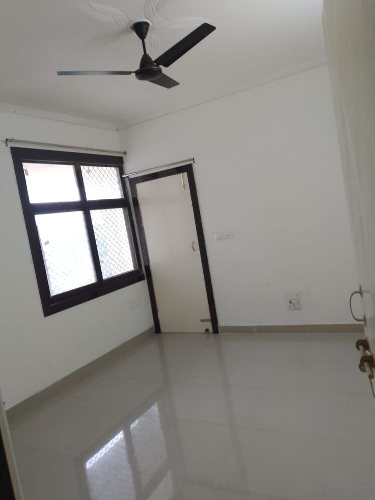 Room, avadh vihar yojna 3 Bedroom 1500 Sq.Ft. Apartment In Avadh Vihar Yojna Lucknow 9296504