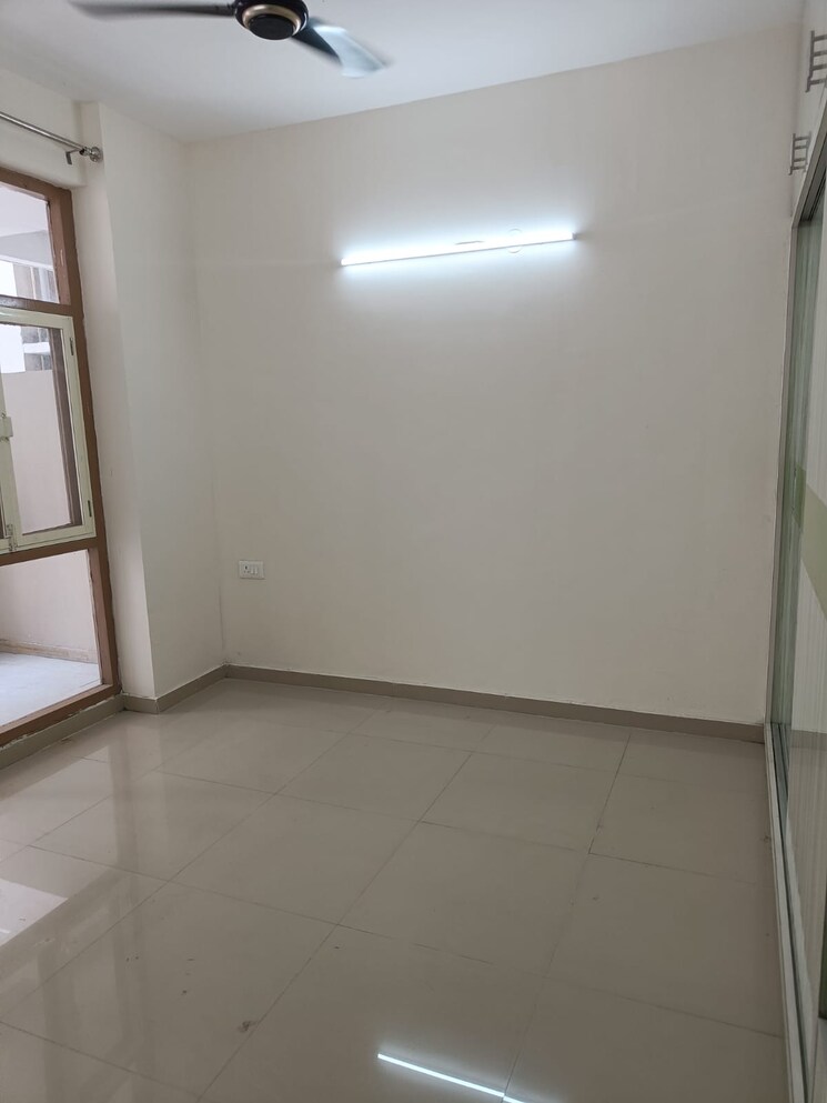 Room, pareena-om-apartments 2 Bedroom 664 Sq.Ft. Apartment In Sector 112 Gurgaon 9296486