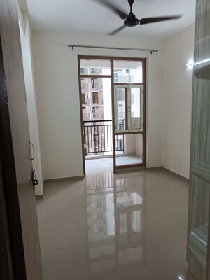 Room in 2 BHK Apartment at Pareena Om Apartments, Sector 112 – for Rent