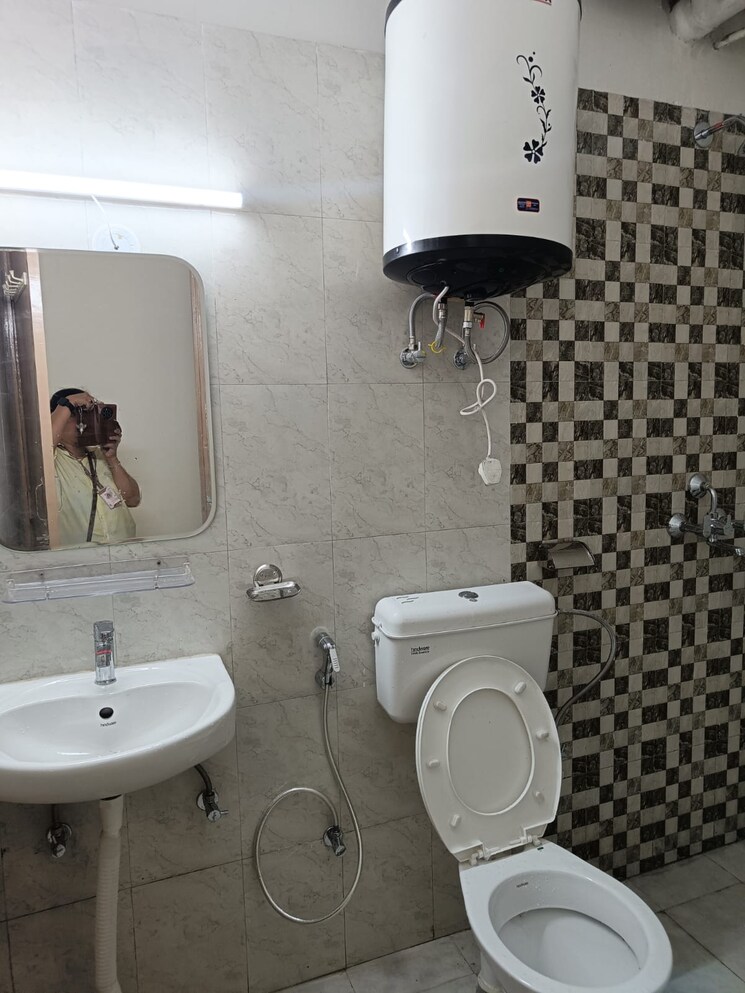 Bathroom, pareena-om-apartments 2 Bedroom 664 Sq.Ft. Apartment In Sector 112 Gurgaon 9296486