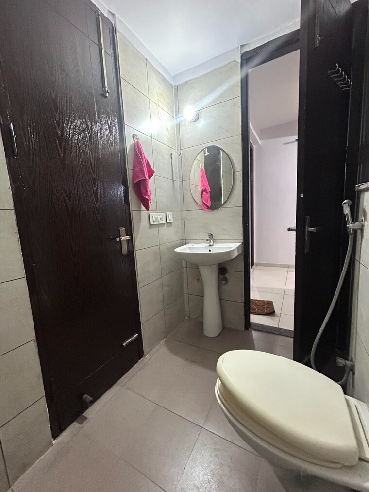 Bathroom, motiaz-royal-citi 3 Bedroom 1460 Sq.Ft. Apartment In Ambala Highway Zirakpur 9296518