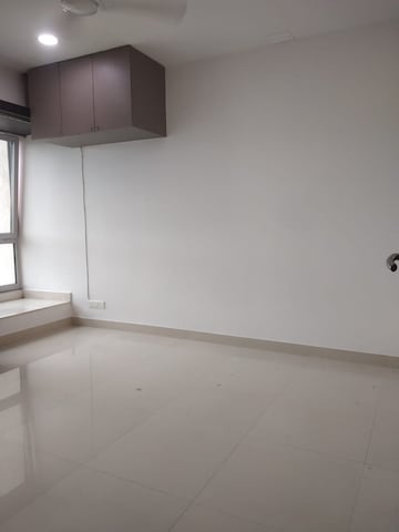 Room in 2 BHK Apartment at DB Woods, Goregaon East – for Rent