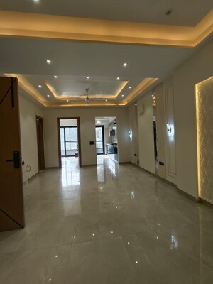 Building Lobby in 3 BHK Builder Floor at Unitech Greenwood City Apartment, Sector 45 – for Rent