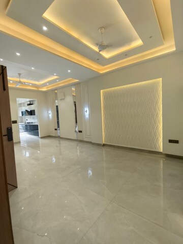 Room in 3 BHK Builder Floor at Unitech Greenwood City Apartment, Sector 45 – for Rent
