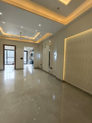 Room in 3 BHK Builder Floor at Unitech Greenwood City Apartment, Sector 45 – for Rent