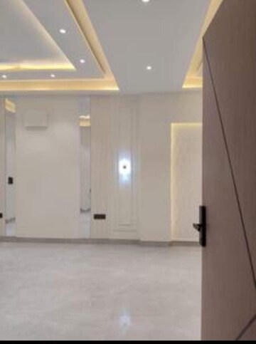 Building Lobby in 3 BHK Builder Floor at Unitech Greenwood City Apartment, Sector 45 – for Rent