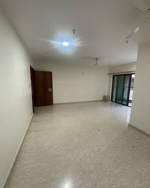 Room in 4 BHK Apartment at K Raheja Vistas, Powai – for Rent