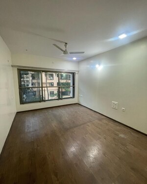 Room in 4 BHK Apartment at K Raheja Vistas, Powai – for Rent