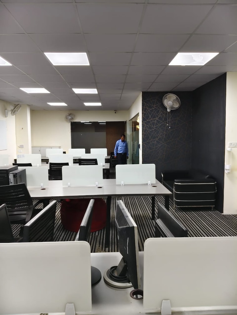 Team Area, sector 63 Commercial Office Space 1600 Sq.Ft. In Sector 63 Noida 9296639