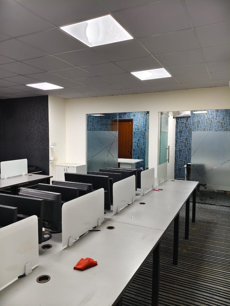 Team Area, sector 63 Commercial Office Space 1600 Sq.Ft. In Sector 63 Noida 9296639