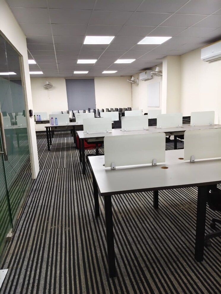 Team Area, sector 63 Commercial Office Space 1600 Sq.Ft. In Sector 63 Noida 9296639