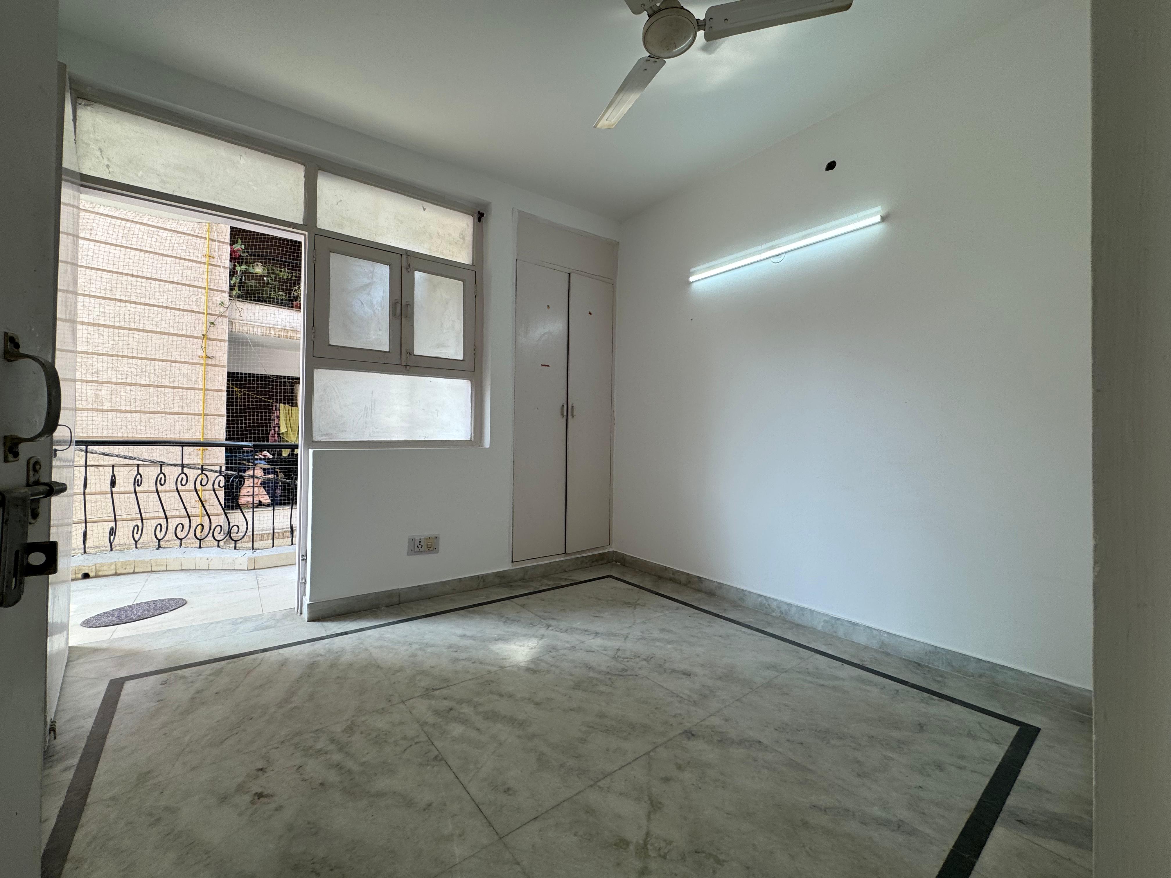 2 BHK Builder Floor For Rent in Chattarpur