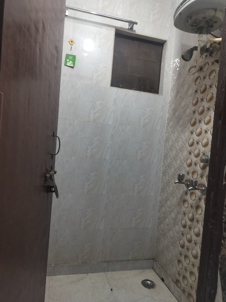 Bathroom, katwaria sarai 1 Bedroom 750 Sq.Ft. Apartment In Katwaria Sarai Delhi 9296711