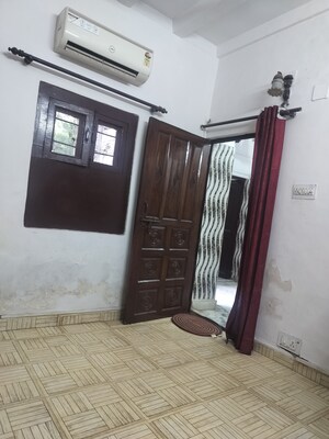 Room in 1 BHK Apartment at Katwaria Sarai – for Rent