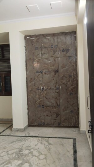 Room in 3 BHK Builder Floor at Karpuri Puram, Govindpuram – for Sale