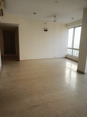 Room in 3 BHK Apartment at Pioneer Park Presidia, Sector 62 – for Rent