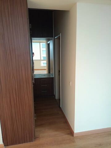 Room in 3 BHK Apartment at Pioneer Park Presidia, Sector 62 – for Rent