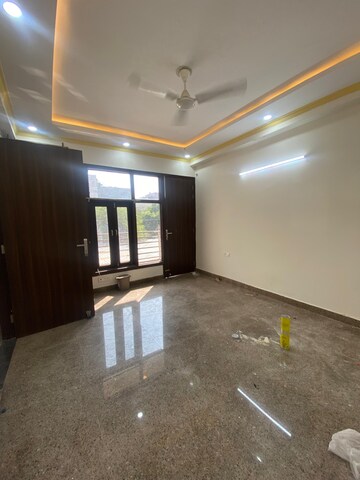 Room in 2 BHK Apartment at Saket – for Rent