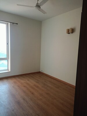 Room in 4 BHK Apartment at Pioneer Park Presidia, Sector 62 – for Rent