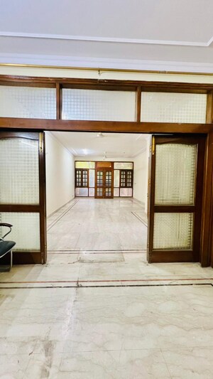 Room in 4 BHK Builder Floor at Uday Park – for Rent