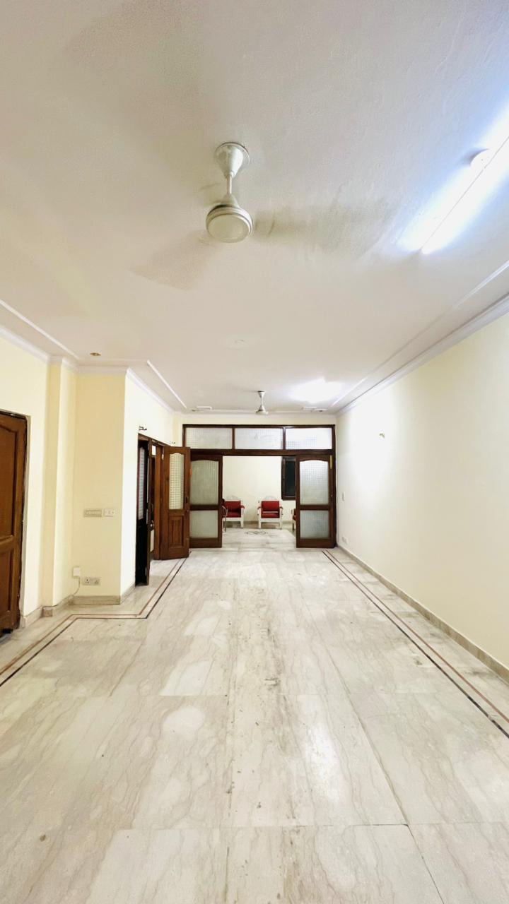 4 BHK + Servant Room Builder Floor For Rent in Uday Park