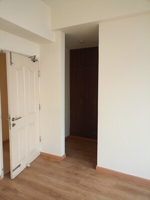 Room in 5 BHK Apartment at Pioneer Park Presidia, Sector 62 – for Rent