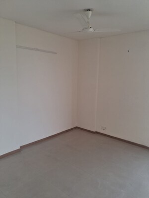 Room in 3.5 BHK Apartment at BPTP Park Prime, Sector 66 – for Rent