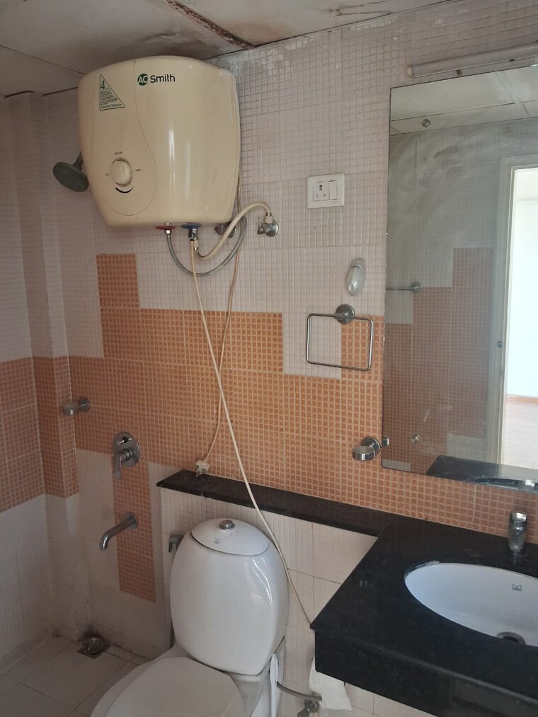 Bathroom, bptp-park-prime 3.5 Bedroom 2062 Sq.Ft. Apartment In Sector 66 Gurgaon 9296773