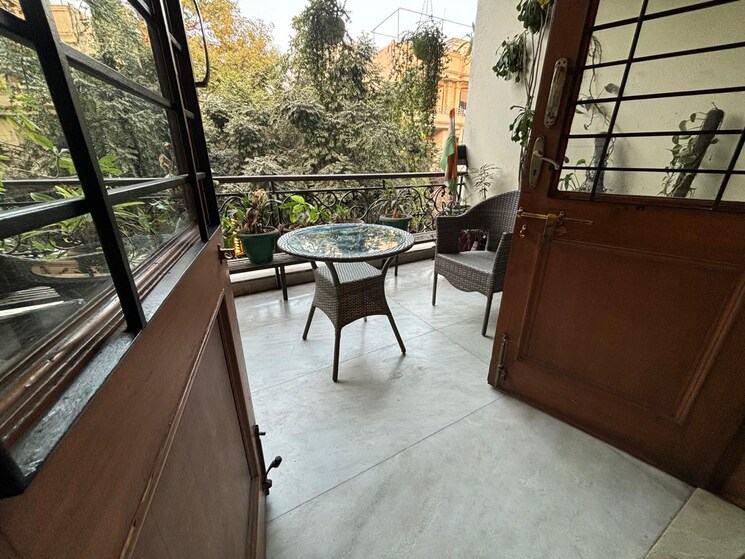 Balcony, east of kailash 3 Bedroom 200 Sq.Yd. Builder Floor In East Of Kailash Delhi 9296791
