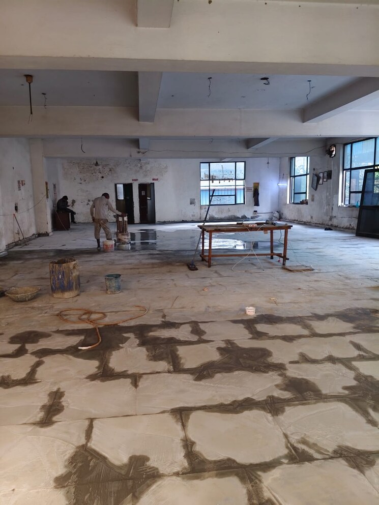  Parking, sector 63 Commercial Office Space 2600 Sq.Ft. In Sector 63 Noida 9296789