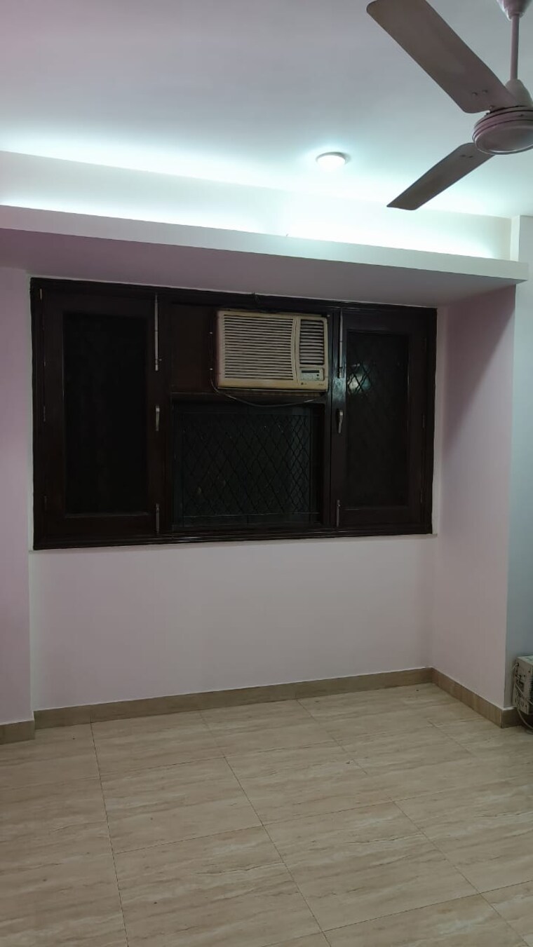 Room, safdarjung enclave 3 Bedroom 150 Sq.Yd. Builder Floor In Safdarjung Enclave Delhi 9296819