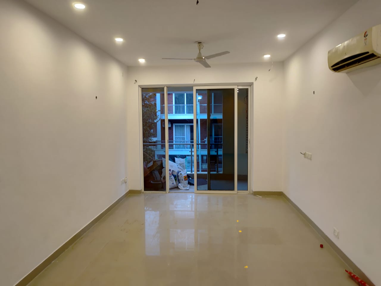 3 BHK + Servant Room Apartment For Rent in Ansal Esencia-Mulberry Homes