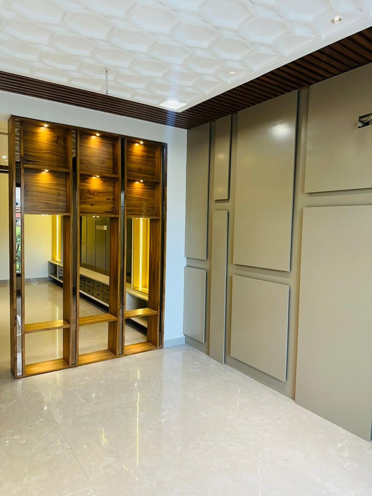 Room, sunny enclave 6+ Bedroom 250 Sq.Yd. Independent House In Sunny Enclave Mohali 9296802