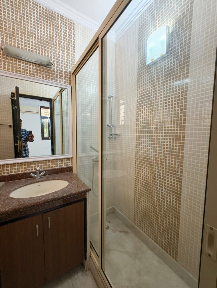 Master Bedroom, greater kailash i 3 Bedroom 208 Sq.Yd. Builder Floor In Greater Kailash I Delhi 9296849