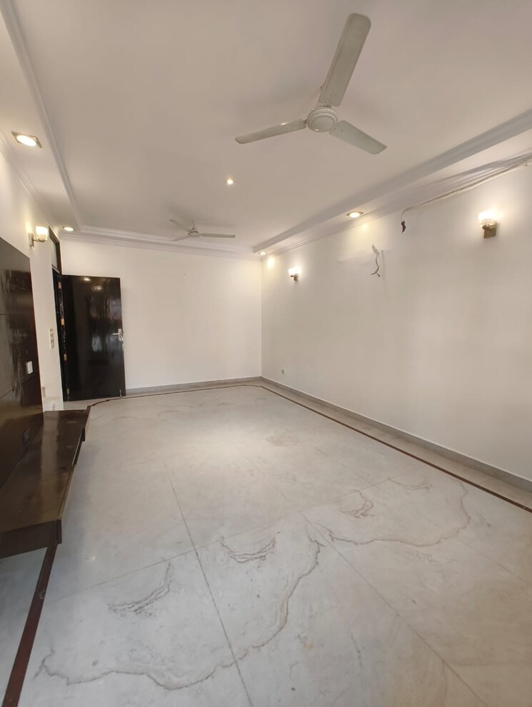 Room, greater kailash i 3 Bedroom 208 Sq.Yd. Builder Floor In Greater Kailash I Delhi 9296849