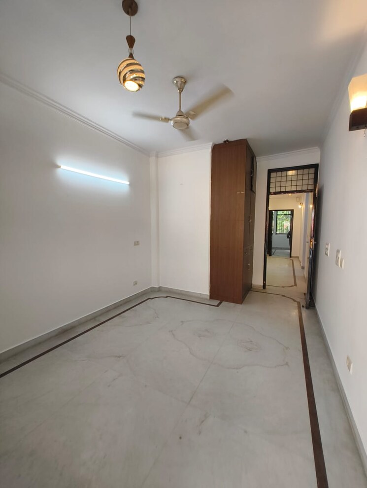 Room, greater kailash i 3 Bedroom 208 Sq.Yd. Builder Floor In Greater Kailash I Delhi 9296849