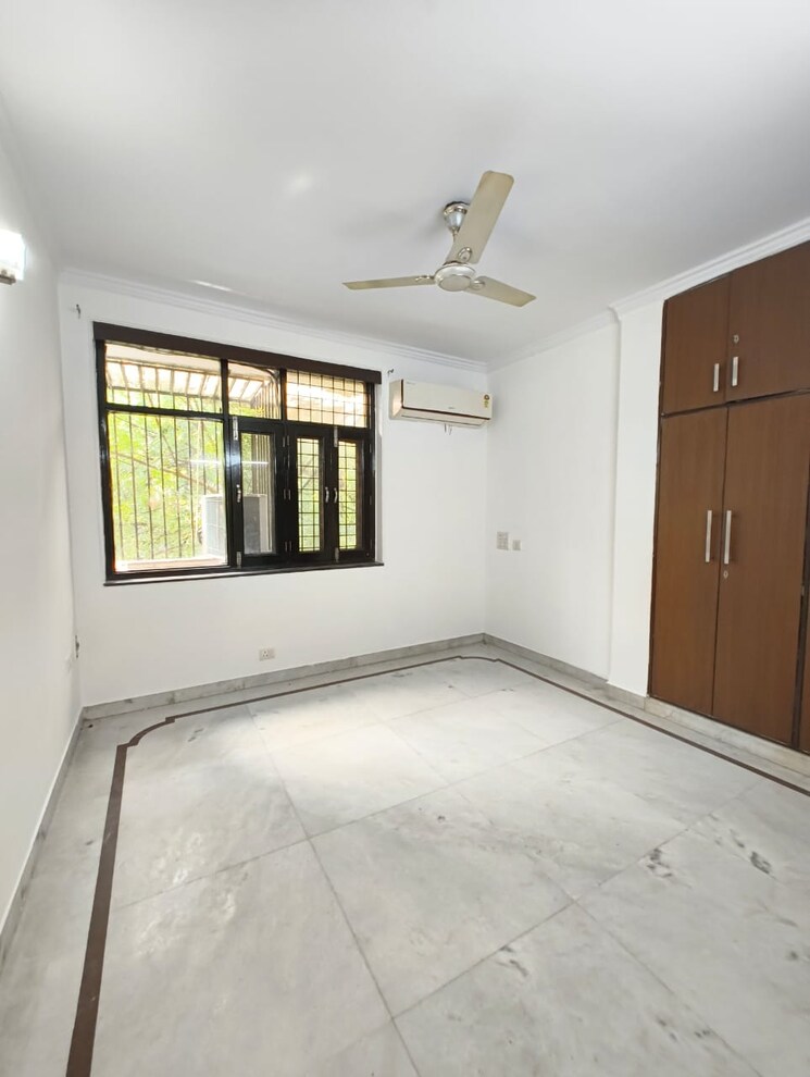 Room, greater kailash i 3 Bedroom 208 Sq.Yd. Builder Floor In Greater Kailash I Delhi 9296849