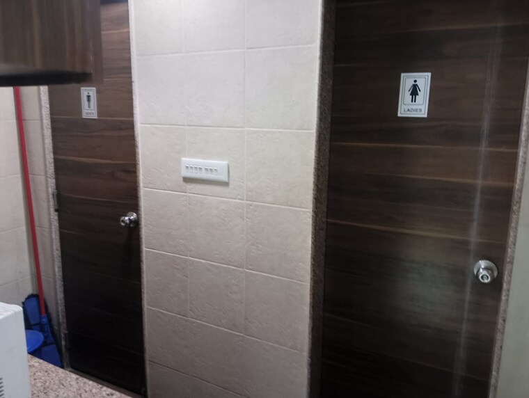 Bathroom, rupa-solitaire Commercial Office Space in IT/SEZ 1500 Sq.Ft. In Kopar Khairane Navi Mumbai 9296907