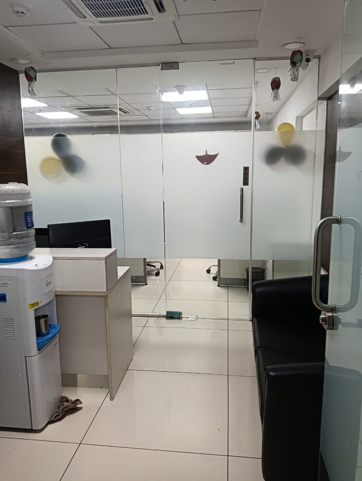 Team Area, rupa-solitaire Commercial Office Space in IT/SEZ 1500 Sq.Ft. In Kopar Khairane Navi Mumbai 9296907