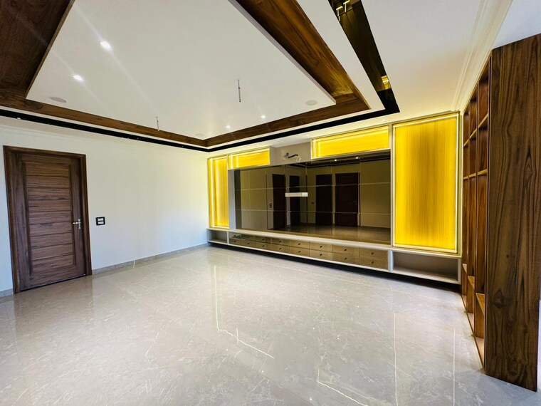 Room, sunny enclave 6+ Bedroom 250 Sq.Yd. Independent House In Sunny Enclave Mohali 9296802