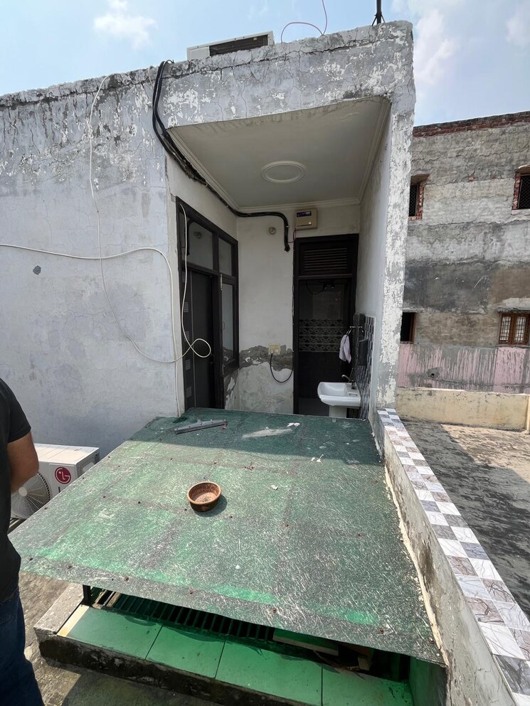 Exterior View, laxman vihar phase 2 5 Bedroom 120 Sq.Yd. Independent House In Laxman Vihar Phase 2 Gurgaon 9296871