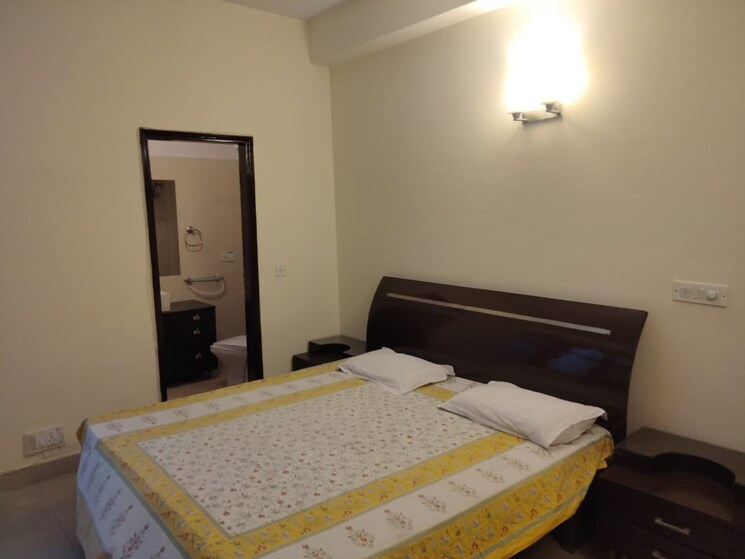 Bedroom, greater kailash ii 3 Bedroom 200 Sq.Yd. Builder Floor In Greater Kailash ii Delhi 9296874