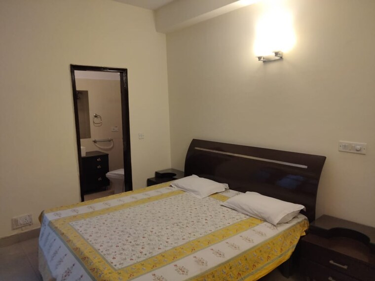 Bedroom, greater kailash ii 3 Bedroom 200 Sq.Yd. Builder Floor In Greater Kailash ii Delhi 9296874