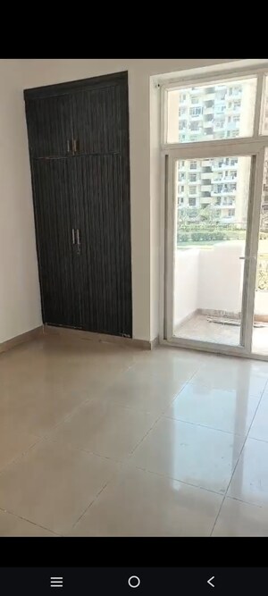 Room in 2 BHK Apartment at Zeta I Greater Noida – for Sale