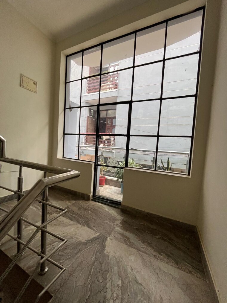 Room, ashok vihar phase 1 4 Bedroom 107 Sq.Yd. Independent House In Ashok Vihar Phase 1 Gurgaon 9296888