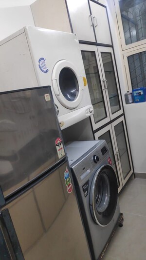 Furnished Amenities in 1 BHK Apartment at Corinthian Apartments, Colaba – for Rent