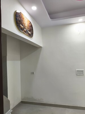 Furnished Amenities in 2 BHK Builder Floor at New Ashok Nagar – for Rent