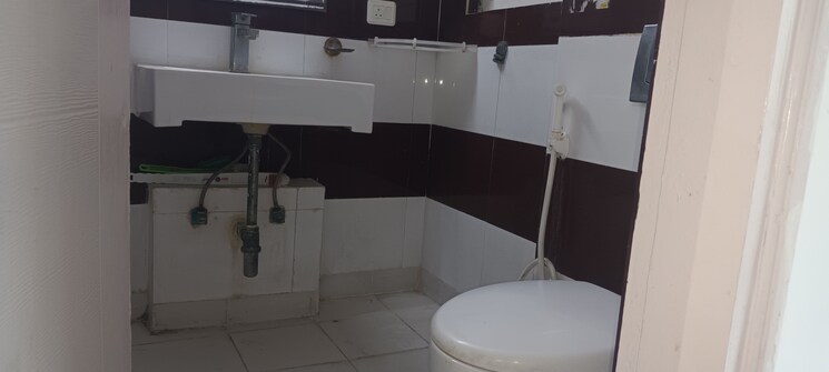 Attached Bathroom, sethi-max-city 3 Bedroom 1985 Sq.Ft. Apartment In Vaishali Sector 9 Ghaziabad 9296934