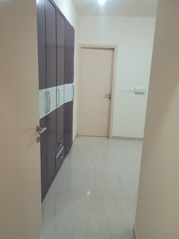Room in 3 BHK Apartment at Hiranandani Canary, Ghodbunder Road – for Rent