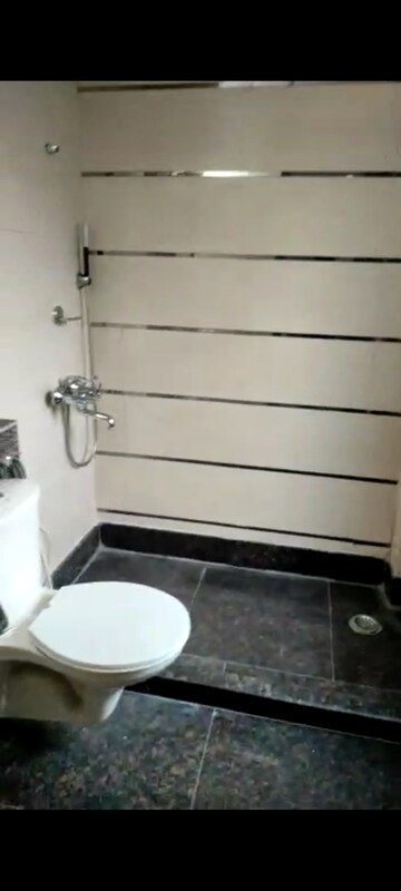 Furnished Amenities in 3 BHK Builder Floor at Kailash Colony – for Sale